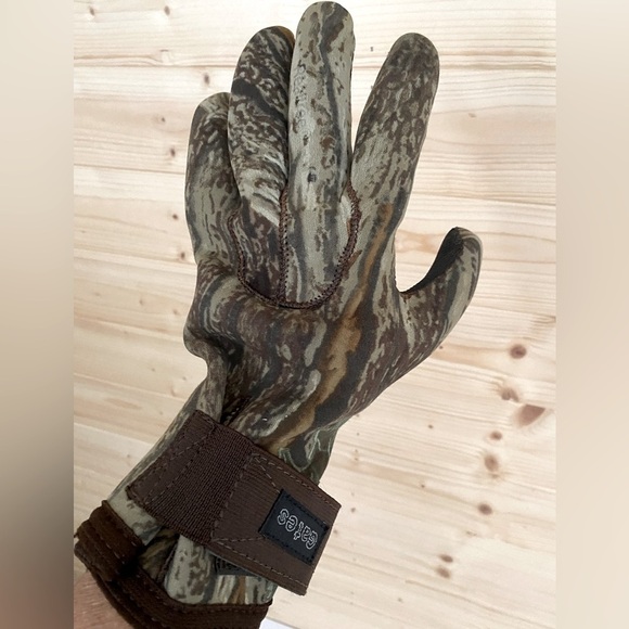 Gates REALTREE Camo Grip Adjustable Wrist Secure Fit Medium Hunting Gloves - Picture 7 of 11
